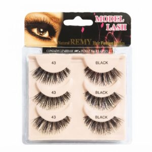 MODEL TRIPPEL PACK featuring three pairs of black eyelashes for a voluminous look